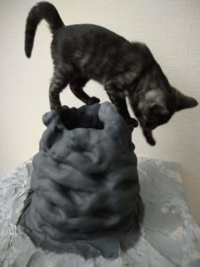 chat sur sculpture